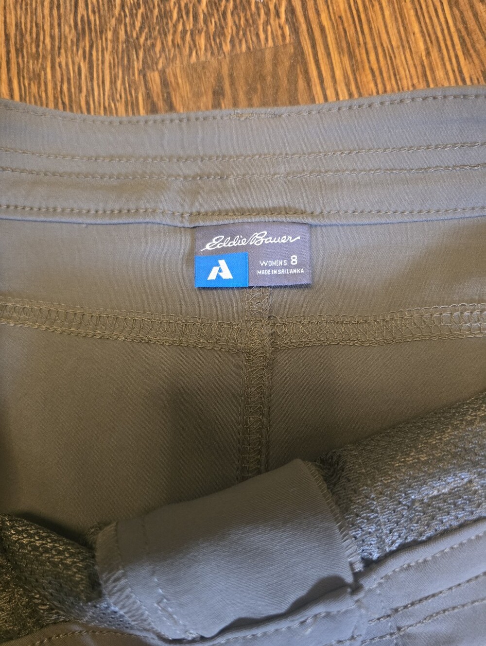 Eddie Bauer First Ascent Women's Hiking Cargo Shorts | Olive | Size 8 - Picture 2 of 5